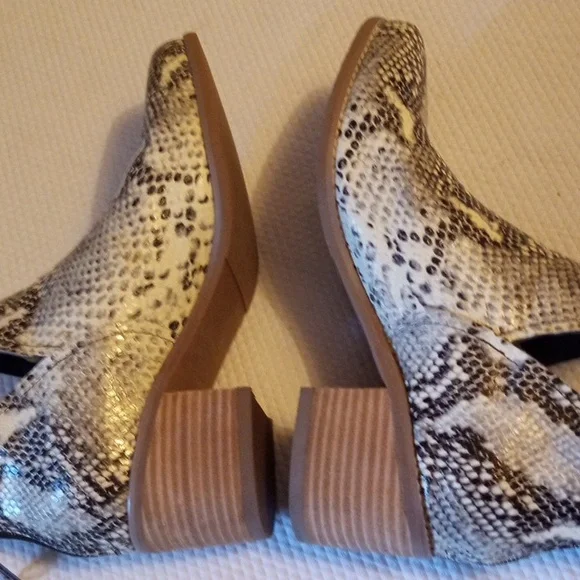 Blondo Ankle Boots 8 - Picture 4 of 8